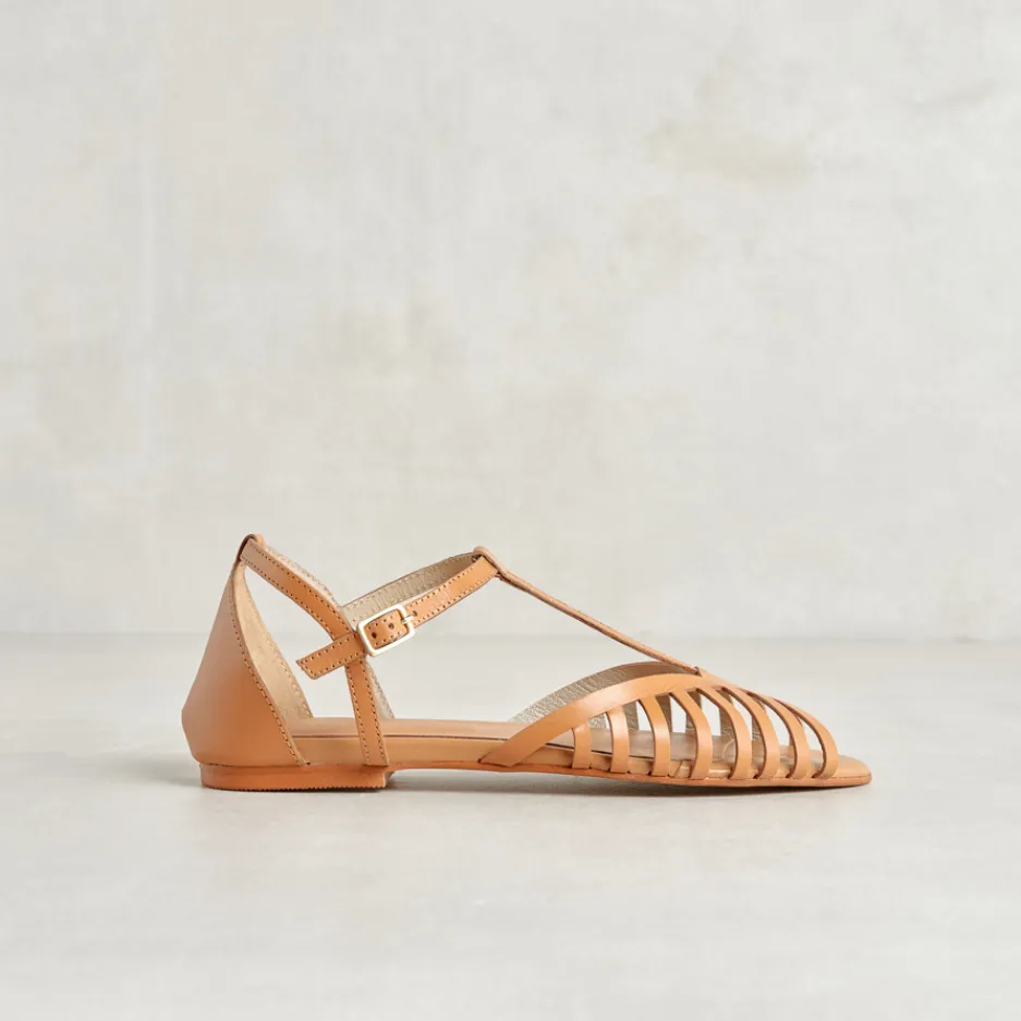 sandali_tstrap_cuoio_1.webp Hot Sandali T-Strap Sandali Flat