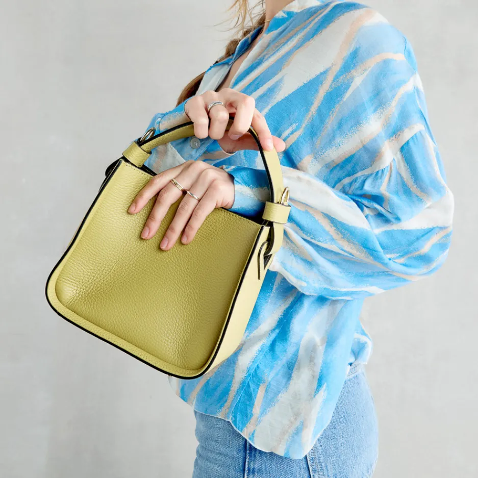 vbag_in_pelle_lime_1.webp Online V-Bag in Pelle Lime Borse